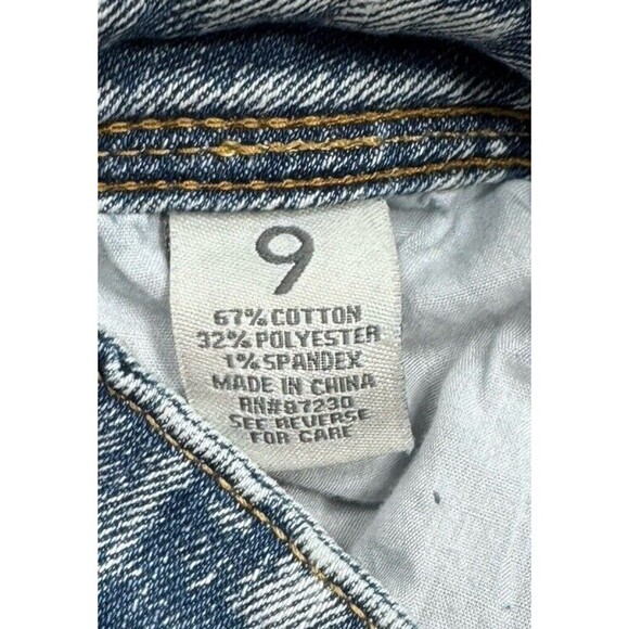 Almost Famous Shorts Juniors 9 Distressing Lace Embroidered Measures W30 - Picture 4 of 7